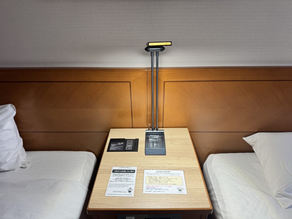 ベッドサイドの全体写真